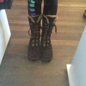 Bakers Brown faux fur winter wedge boots size 6